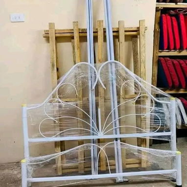 Camas de tubo y colchones listos para entregar hasta la puerta de su casa. - 5/10