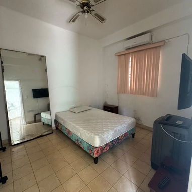 Apto interior en el Vedado Calle 10 entre 23 y 21 - 4/7