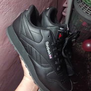 Reebok Classic Leather, uno de los modelos más icónicos de la marca. Se distinguen por su diseño retro de los años 80 y - Img 58094918
