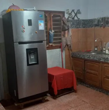 SE VENDE CASA INDEPENDIENTE EN GUANABO DE 4/4 3 BAÑOS 2 COCINAS PISCINA PEQUEÑA Y PATIO DE TIERRA AMPLIO - Img 96521099