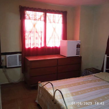 ALQUILO APTO DE 2 CUARTOS EN LA HABANA VIEJA MUY BUEN ESTADO Y BIEN UBICADO  EN 330 USD AL MES. - Img 118394071