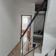 Casa en centro habana [ un interior en planta baja,es la 1ra puerta ]* - Img 55444237