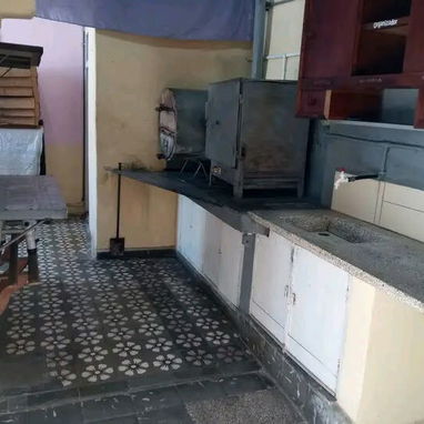 54321162  PRECIO 8500  SE VENDE CASA 🏡+ NEGOCIO CENTRICO EN SANTA CLARA  CON TODO PARA EMPEZAR        Cómo negocio  1. - 6/10