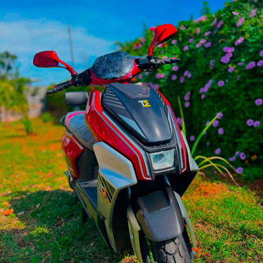 *〽️MOTO ELECTRICA TOPMAQ E4〽️*  ⚙️ Especificaciones: • Motor: 3000 W • Voltaje: 72 V • Batería: 45 Ah • Controlador / Ca - 3/7