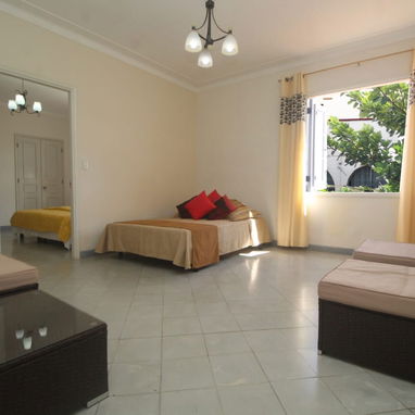 Espectacular propiedad horizontal en zona de embajadas con 5 cuartos y 5 baños!! De lujo actualmente rentada!! En oferta - Img 82255581