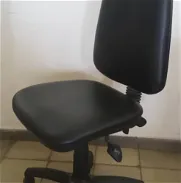 Vendo dos sillas de computadora - Img 45886176