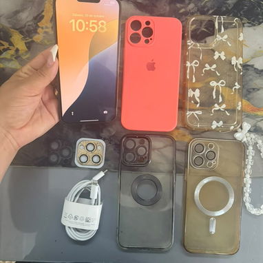 Vendo IPhone 13 Pro Max libre de fabrica con varios forros tiene 128gb de almacenamiento y la batería dura bastante tiem - 2/3