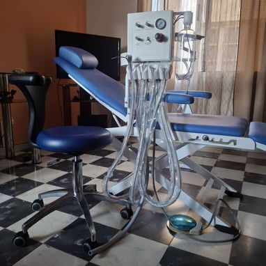 Sillón con unidad dental , silla giratoria y compresor - Img 125070055