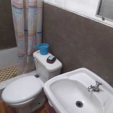 Venta de casa de 3 cuartos 3 baños 3 cocinas y 3 salas en arroyo naranjo La Habana - 3/9
