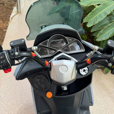 `🛵 𝐌𝐎𝐓𝐎 eléctrica JIMGHAN 🛵`  ⚙️𝐄𝐒𝐏𝐄𝐂𝐈𝐅𝐈𝐂𝐀𝐂𝐈𝐎𝐍𝐄𝐒 • 3000w - 72v - 40 ah • ⁠batería LITIO  • ⁠ censo - 3/9