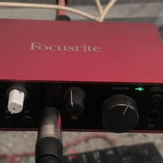 Guitarra Eléctrica 80 Focusrite 80 Bocinas con amplificador 20 Micrófono y Stand 40 - Img 57136483