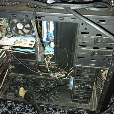 Vendo computadora y 2 laptops DE USO. - Img 124076728