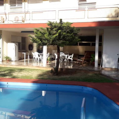 Casa con piscina grande en el Reparto Siboney , servicio de pasadia,  ciudad de La Habana +53 52463651 - Img 97138973