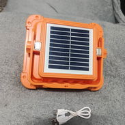 Lámpara recargable con panel solar - Img 57776194