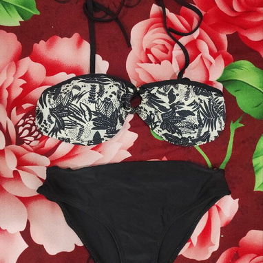 BIKINIS + TRAJES DE BAÑO + PAREO + SOBRETODO - Img 116392571