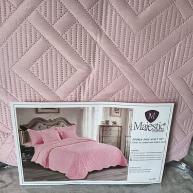 Sobrecama Majestic Imperial (King) lisa  43USD   📏 Medidas: 260 x 290 cm (King). Lee y 📞56249037 - 3/4
