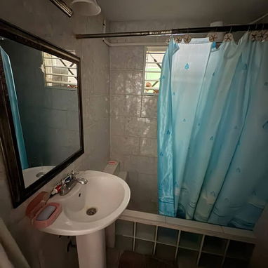 Venta Casa 4 Plantas Vedado (Grand Aston) | Cero Apagones + Parqueo - 9/10