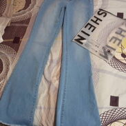 Pantalón Shein talla M de campana - Img 45539394