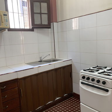 Casa independiente con garaje y negocio. Calle B en Lawton. 3/4, 2 baños. Tel. 52703482 - Img 104444644