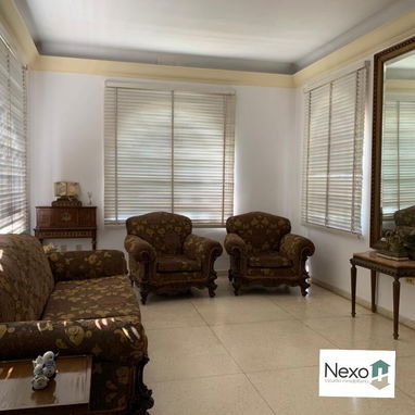 Venta de casa independiente en calle 90 - 6/10
