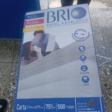 Cajas de hojas blancas y gas refigerante - 2/4