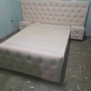 Se vende cama de lujo capitoniada - Img 118535257