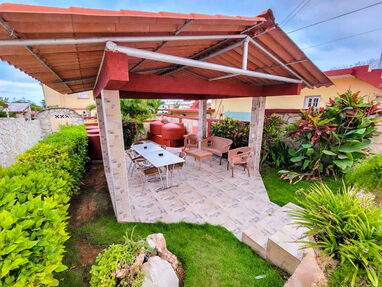 200  USD 🌟 Alquila casa completa con piscina en Boca Ciega - Img 62567678