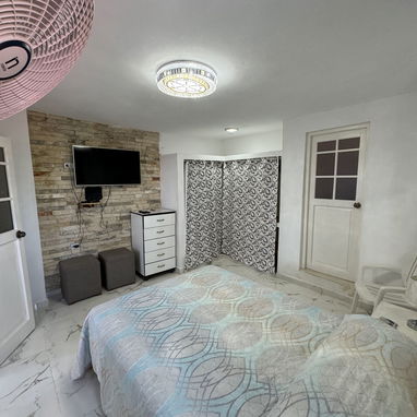 🚨🔥 PLAZA – 2 APARTAMENTOS (NUEVO VEDADO) + AZOTEA LIBRE – TODOS LOS SERVICIOS + AMUEBLADO = 30,000 USD 🔥al 53822315 - Img 114767896