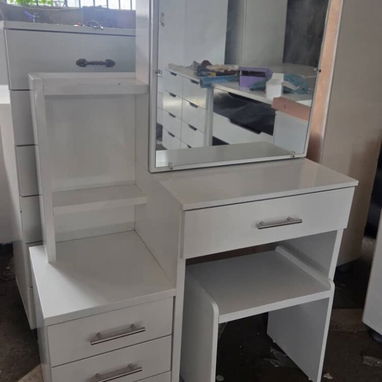 Multimuebles aéreos y de piso, Estantes. Vanity o Coquetas. Escaparates. Mesitas de noche. Cómodas o gaveteros. - 3/10