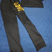 SE VENDE MONO DEPORTIVO LOVE NUEVO, MARCA SHEIN. 58274462 - Img 48550783