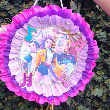 Piñata redonda Guerreras Kpop - 2/3