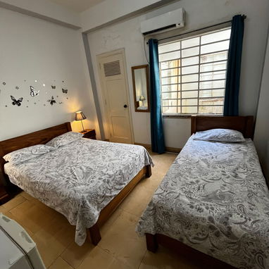 CENTRO HABANA PRÓXIMO AL CAPITOLIO Y AL PARQUE DE LA FRATERNIDAD APARTAMENTO DE 3 CUARTOS Y 2 BAÑOS ÓPTIMO ESTADO - 3/7