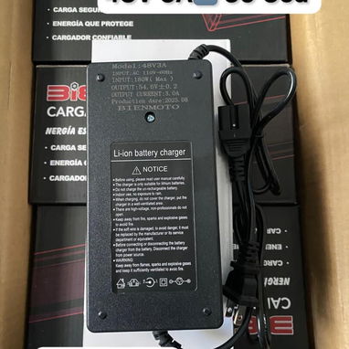 35 y 40 USD CARGADORES🔋 DE LITIO PARA MOTOS Y BICIMOTOS🛵🏍️ - Img 123005435