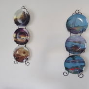 Juego de tres platos con pinturas de arte cubano - Img 56927653