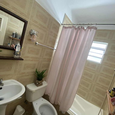 Se vende apartamento puerta de calle, enrejado en Alturas de Belén.Consta de: portal, sala-comedor- cocina ( a la americ - Img 120885331