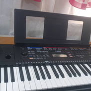 Teclado eléctrico Yamaha de 6 octavas nuevo con su cargador. Precio 300usd Soy la dueña. - Img 57869879