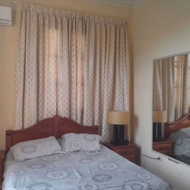 🏠 Casa De Renta En El Vedado.💡 Tiene paneles solares.🛏️Tiene 2 habitaciones. ✔️ Tiene gas de la calle - 10/10