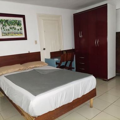 Renta de apartamento de una habitación por 17 y K. Vedado - 7/8