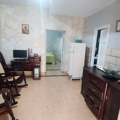 APARTAMENTO EN EL VEDADO,  PLANTA BAJA Y PUERTA A CALLE. - Img 121190364
