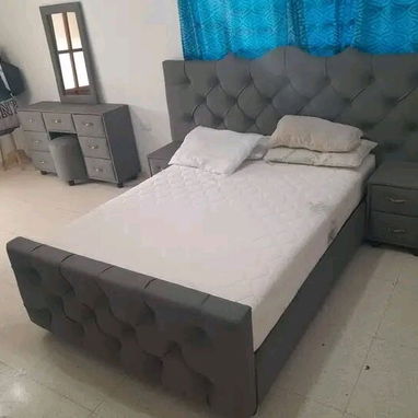 Cama Tapizada + ENVÍO GRATIS + Mesitas de Noche - 2/6
