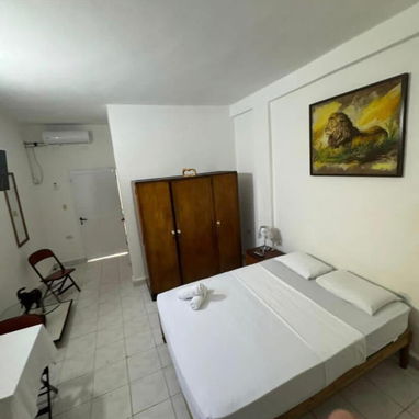Renta en el Vedado Renta lista con todas las condiciones ideales. Muy cerca del Hotel Cohiba   Sala  Cocina  Comedor  Ba - Img 122387807