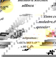Se vende Batidora Kitchen color blanca - Img 49782176