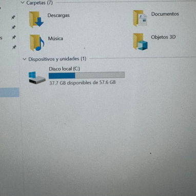 Laptop Acer dorada Equipo confiable con rendimiento ideal para algunos juegos y trabajos de programación informática - 3/5