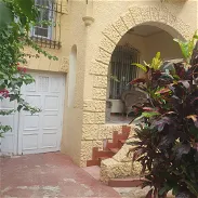 Venta de preciosa casa de dos plantas estilo colonial de placa en perfecto estado 4 cuartos y patio de tierra y cemento - Img 45646757
