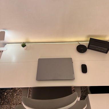Mesa electrónica de escritorio/computadora 55x24". Color blanco - 3/4