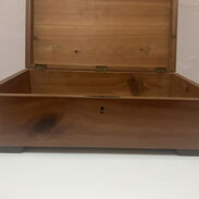 Cofre antiguo de madera preciosa - Img 45458370