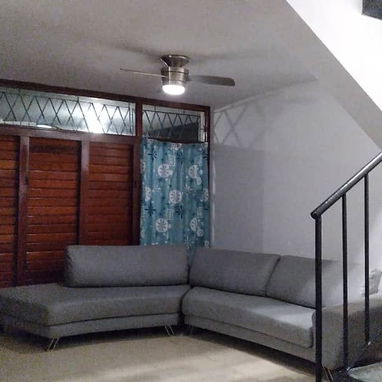 📱 Residencia de Lujo Remodelada con Máxima Seguridad y Jardín Espacioso - Img 116183257