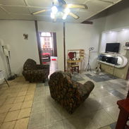 Buenas tardes se vende esta casa en 7500 usd en la habana vieja,parque cristo.Se deja con un juego de comedor, refrigera - Img 57299755