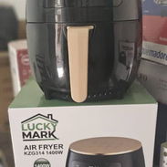Freidora de aire luck mark Capacidad - 4.5 litros  Power - 1400 w  Precio 🎉🎉 75 USD  Un mes de garantía   C5 - Img 55158318