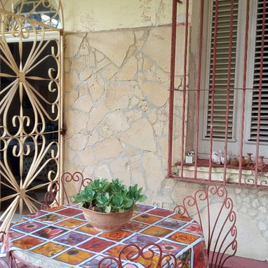 Propiedad Horizontal en bajos Vedado por Hotel Cohiba y garaje 40mil 53582376 - 2/10